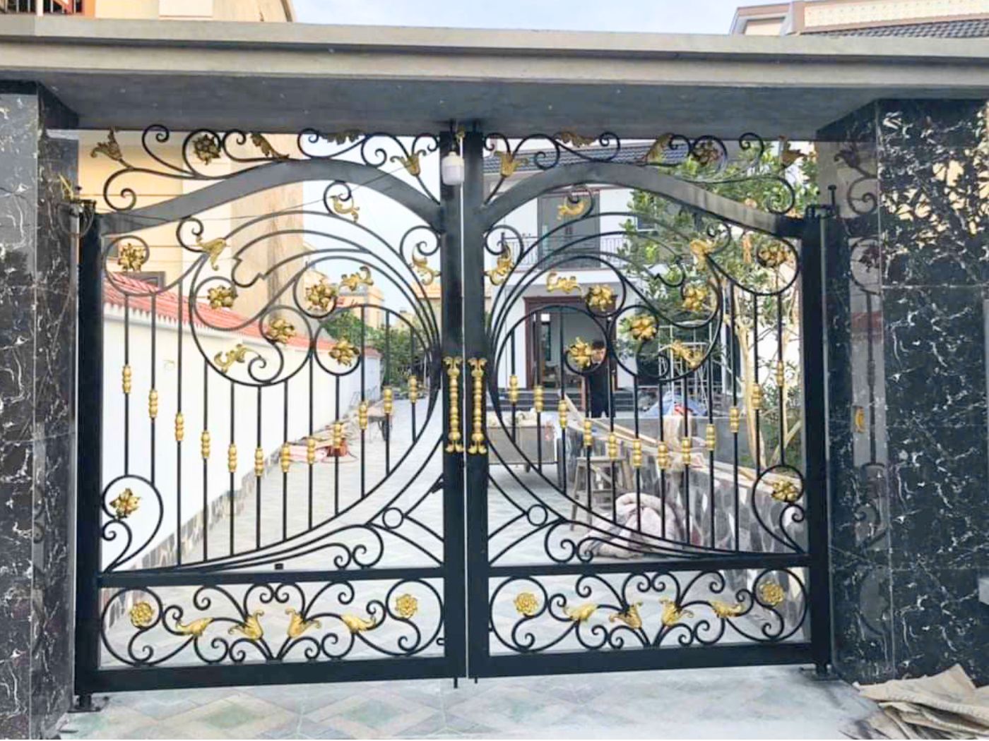 Cổng sắt uốn nghệ thuật