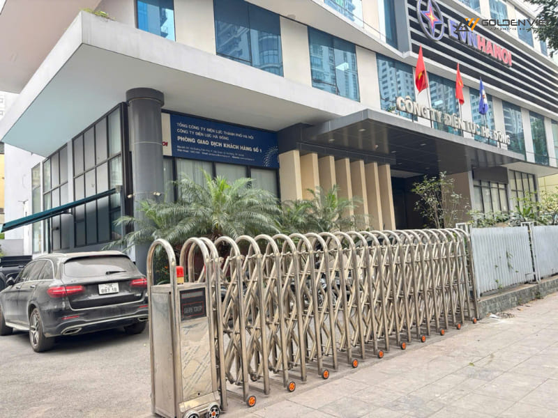 thay thế bánh xe cổng xếp tự động