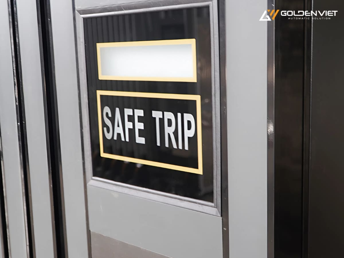 Thay mới bảng đèn LED cổng xếp khi đèn yếu