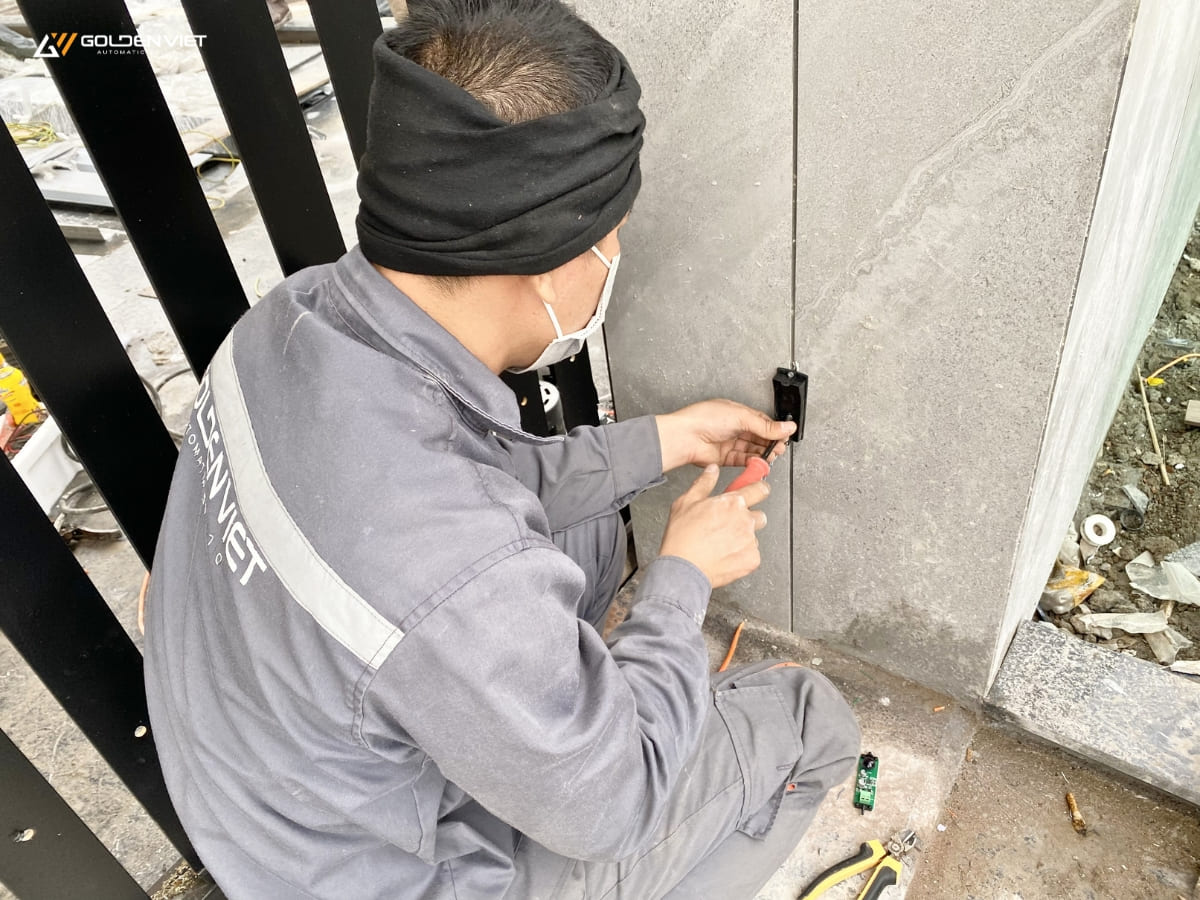 Kiểm tra tính năng an toàn cổng tự động trước khi bàn giao