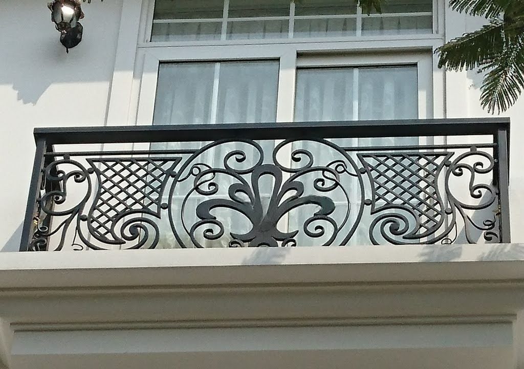 Lan can ban công sắt đẹp, tiết kiệm chi phí