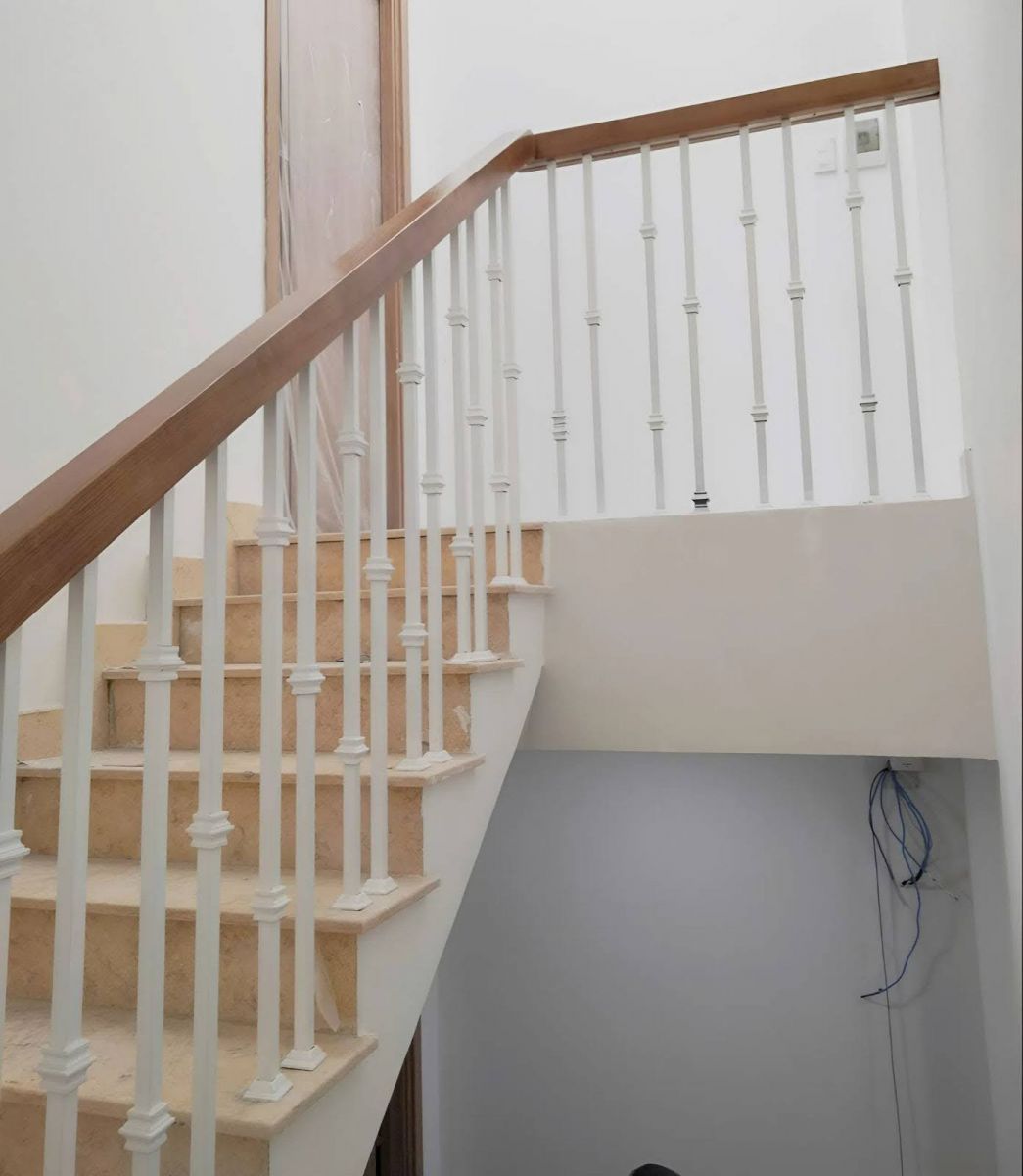 Lan can cầu thang bằng sắt sang trọng