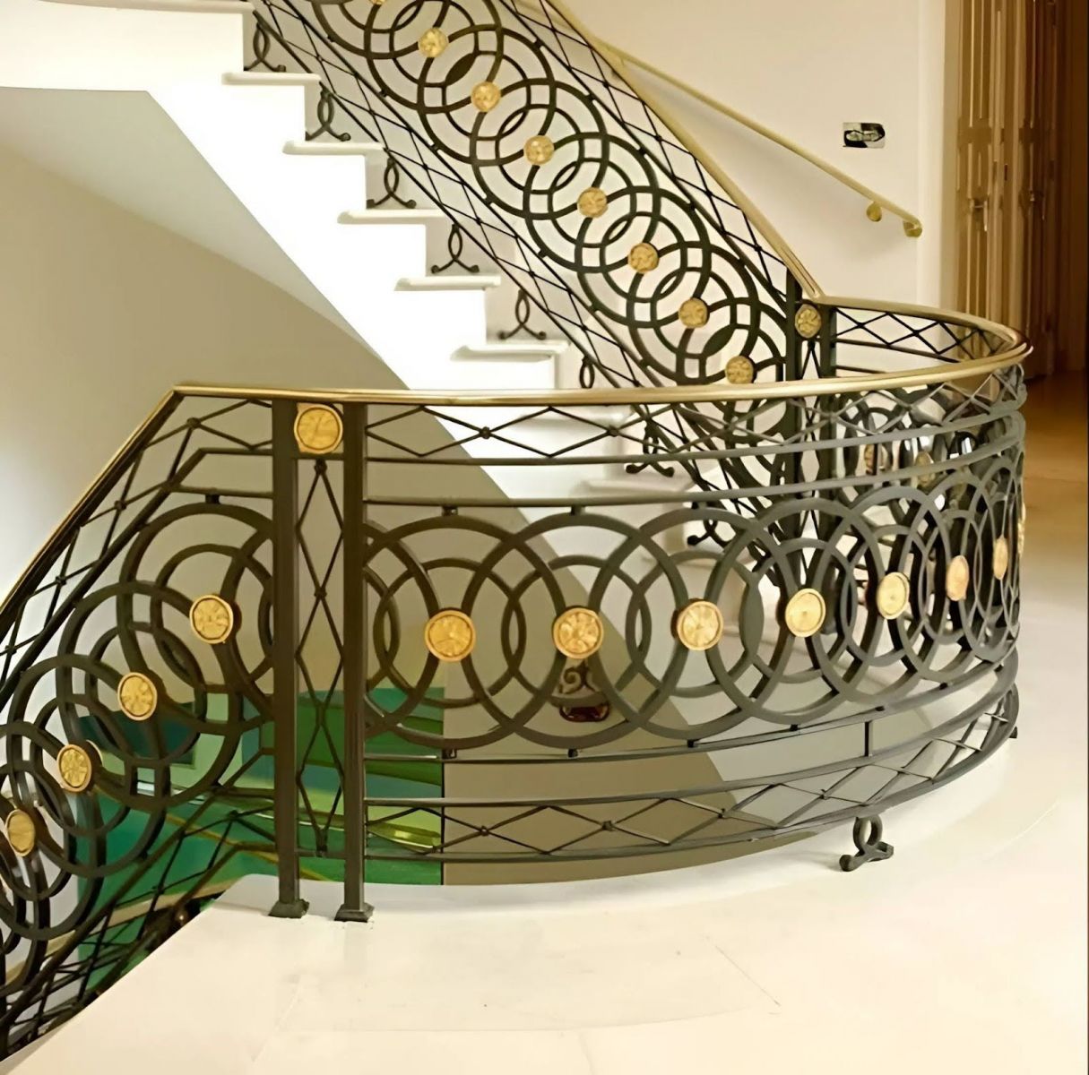 Lan can sắt cầu thang mỹ thuật