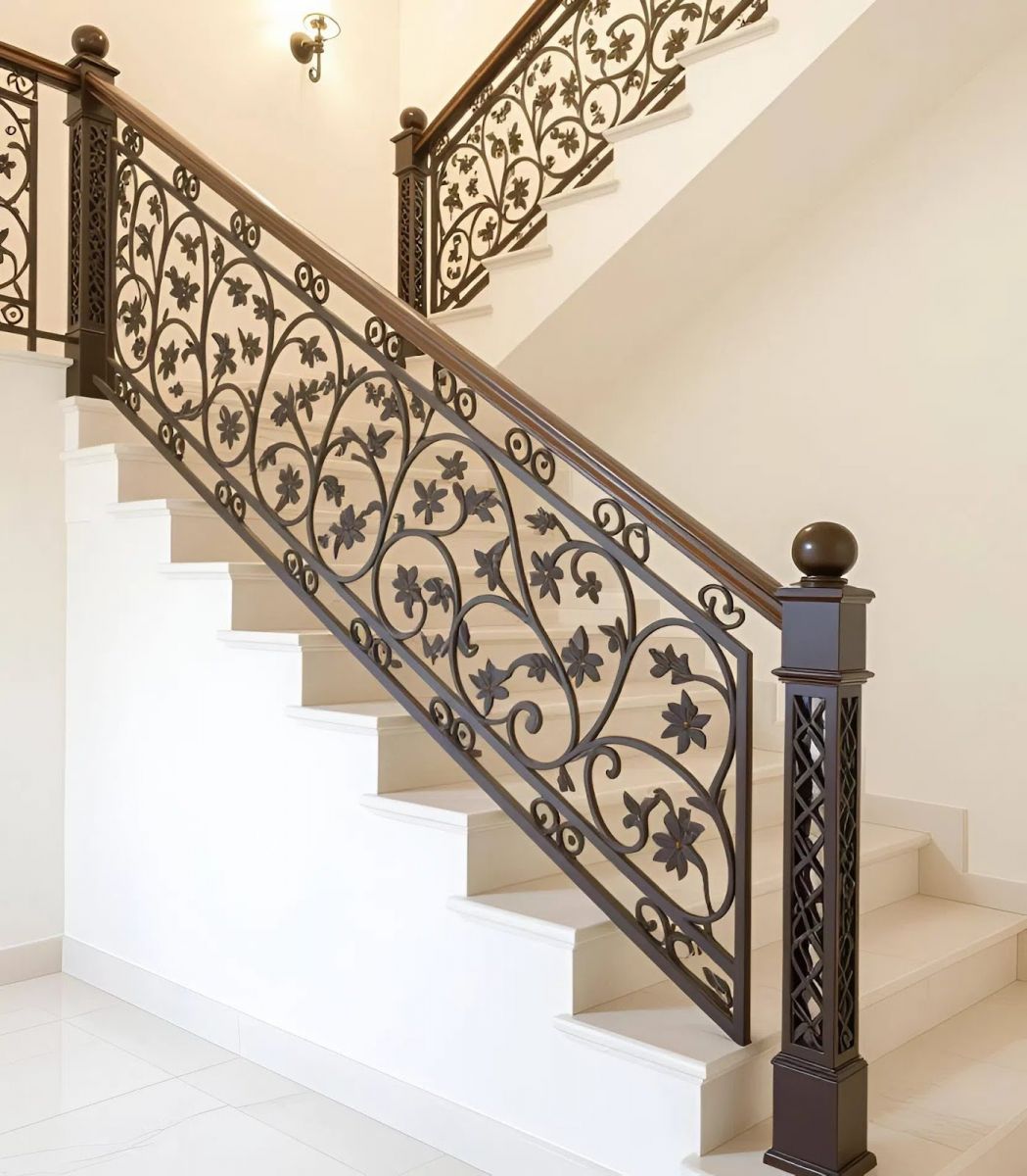 Lan can cầu thang họa tiết hoa lá