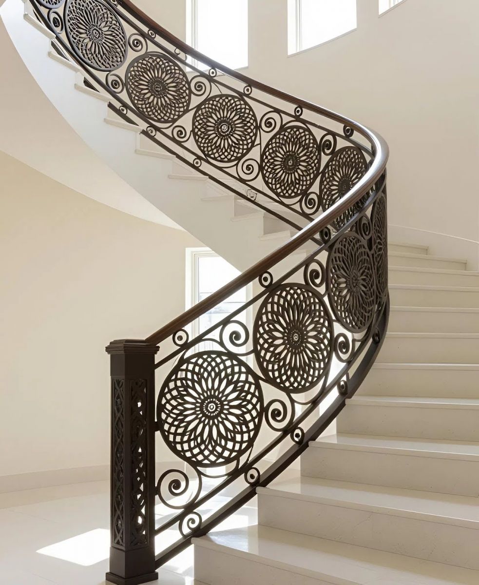 Lan can sắt CNC cho cầu thang nhỏ gọn, an toàn