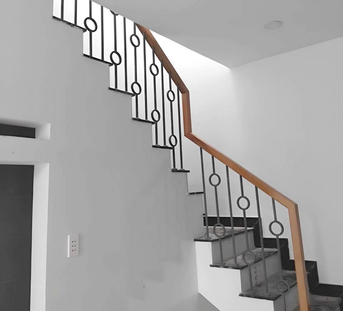 Lan can cầu thang sắt bền đẹp