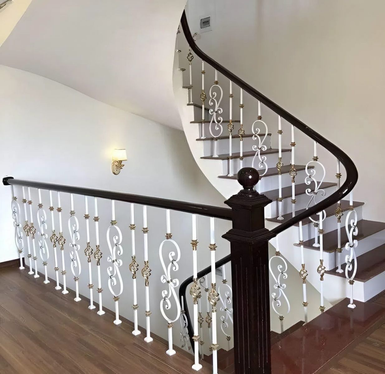 Lan can cầu thang sắt biệt thự