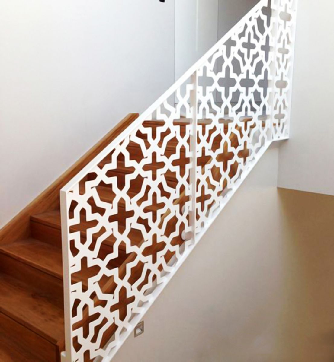 Lan can cầu thang sắt kiểu dáng thanh thoát