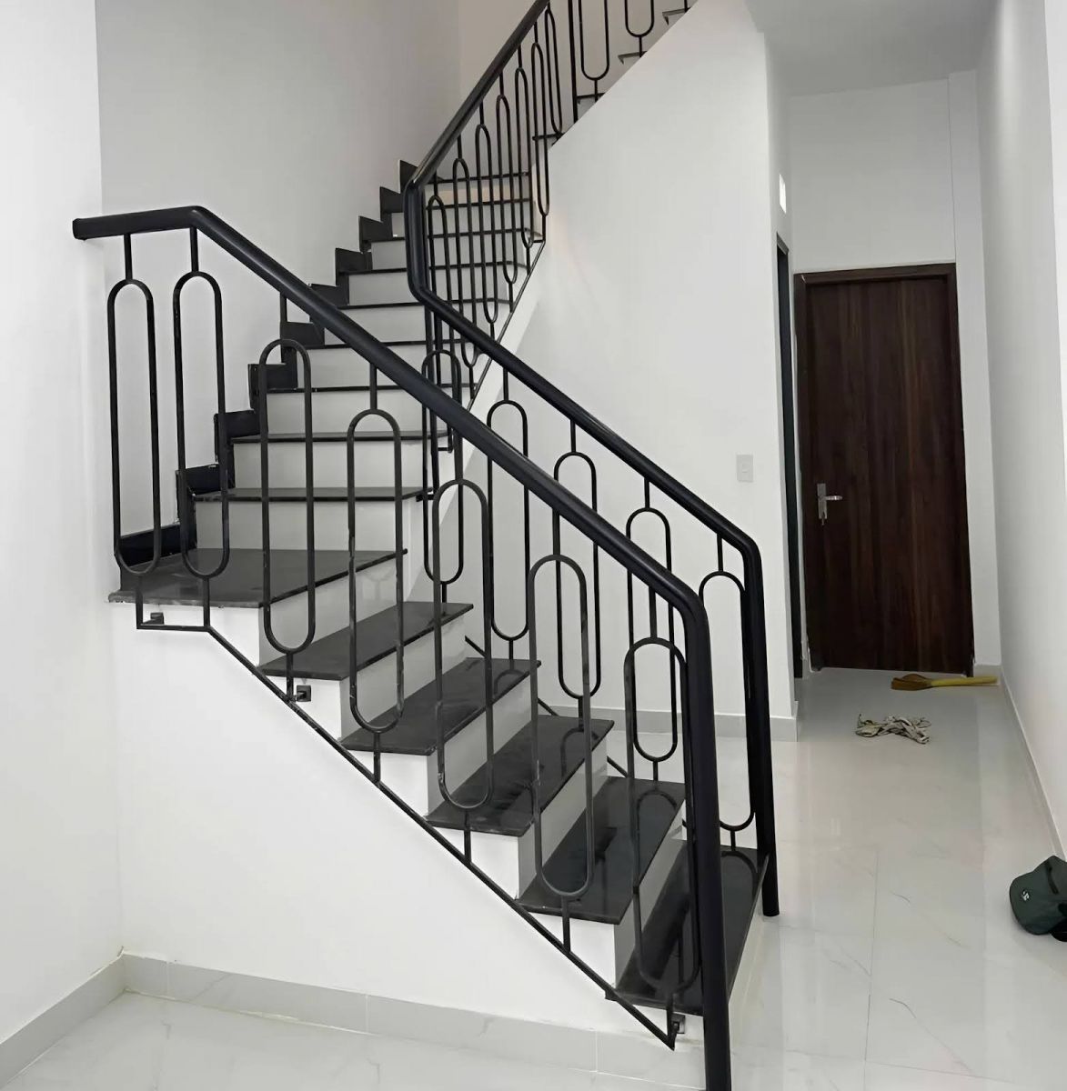 Lan can cầu thang sắt tĩnh điện chống gỉ tốt