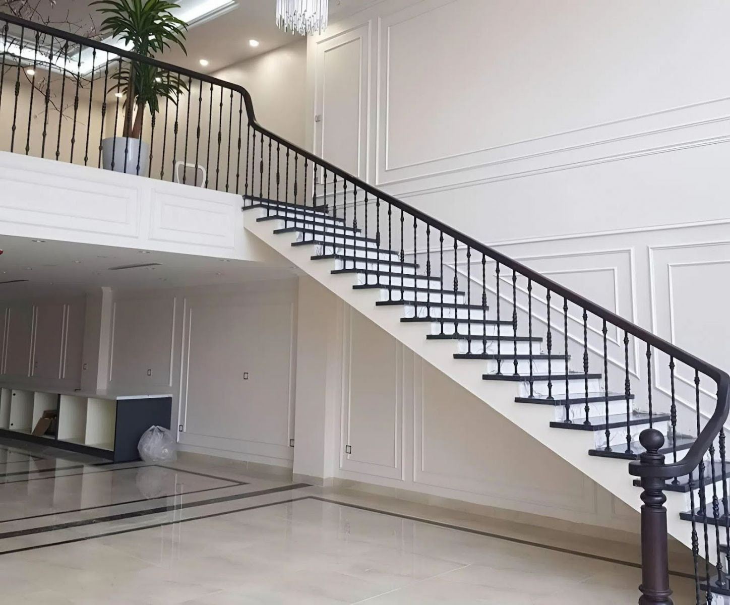 Kiểu dáng lan can sắt cầu thang tối giản