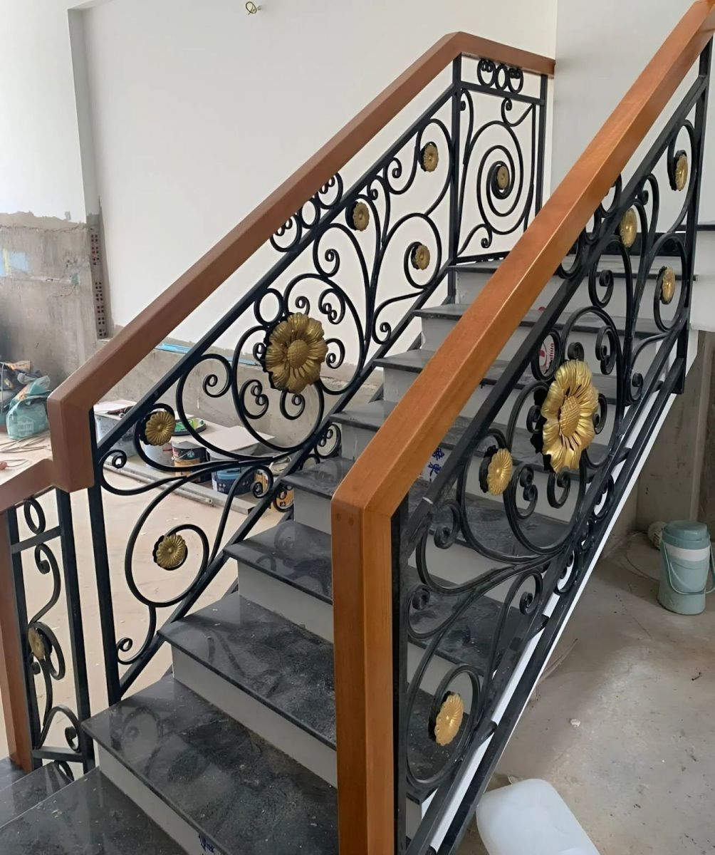 Lan can sắt cầu thang mỹ thuật