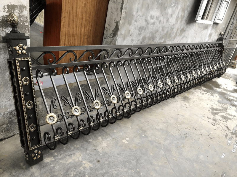 Lan can sắt mỹ thuật hoa văn mềm mại