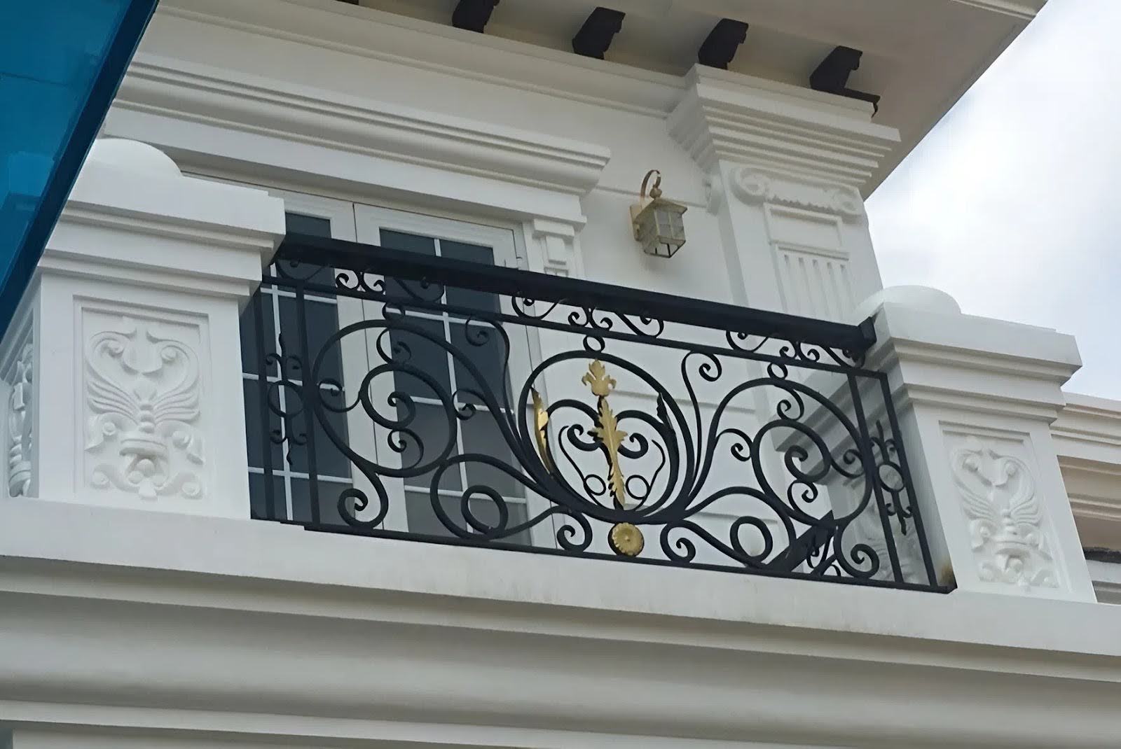 Lan can sắt ban công đẹp cho biệt thự