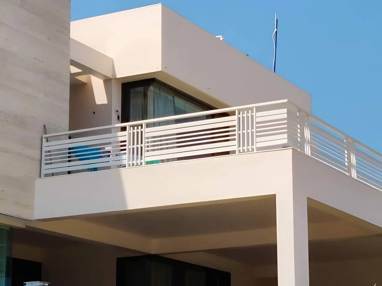 Lan can sắt hộp đơn giản