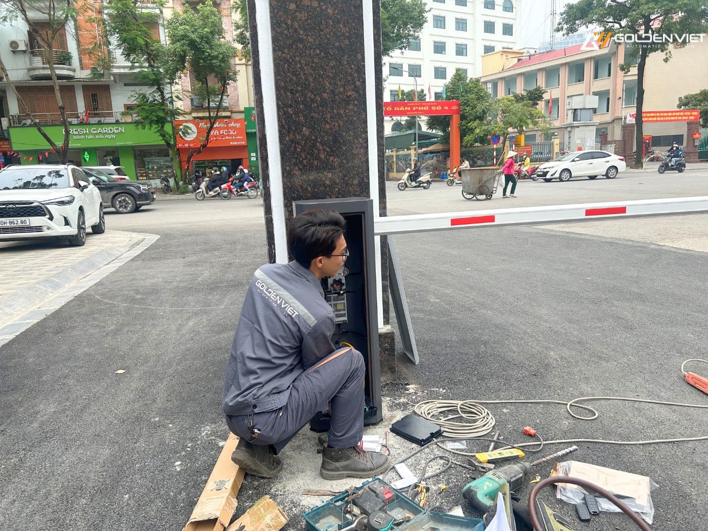 Lắp đặt barie tự động tại công an phường Tây Hồ