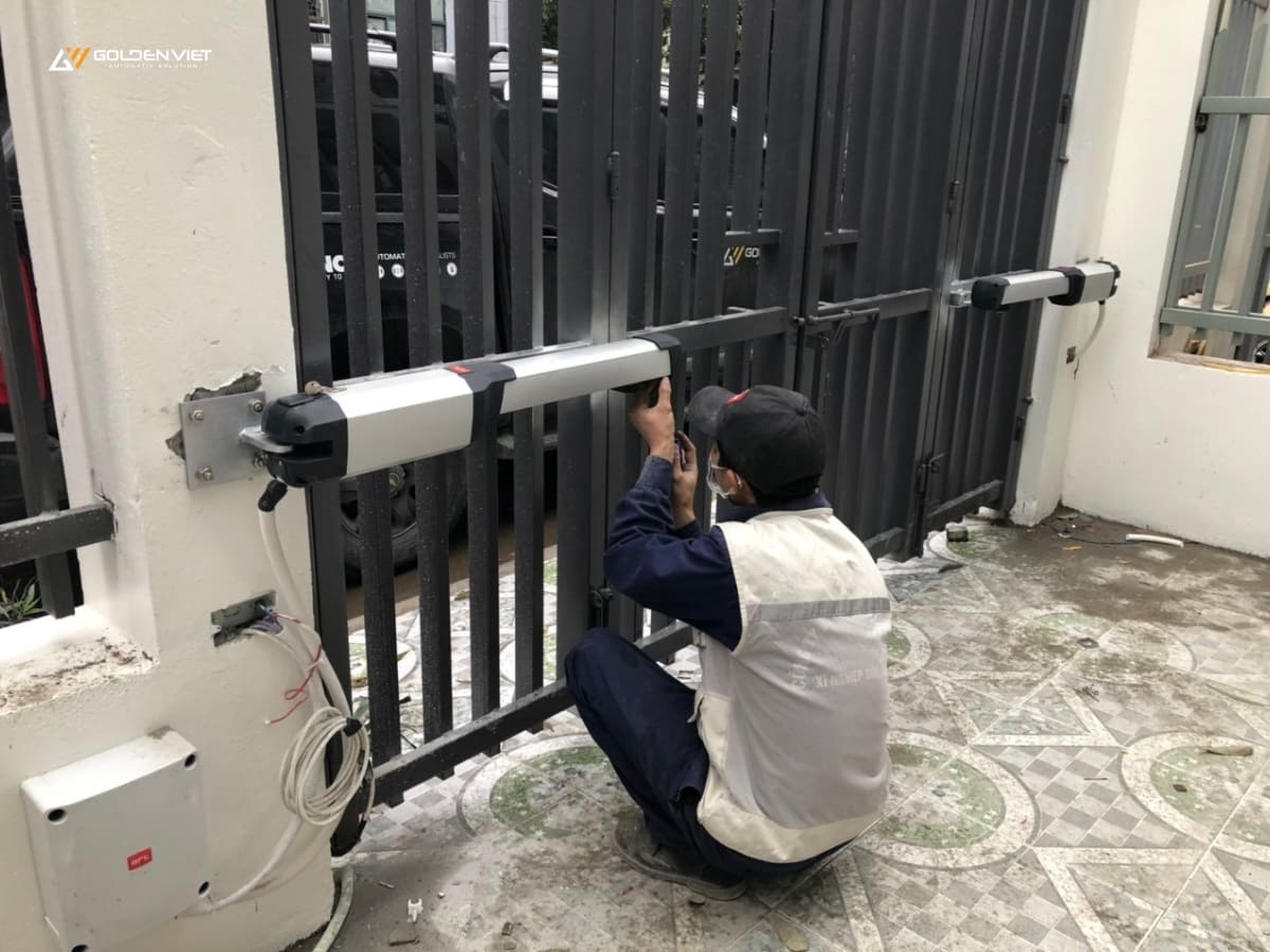Lắp đặt cổng tay đòn nhanh chóng