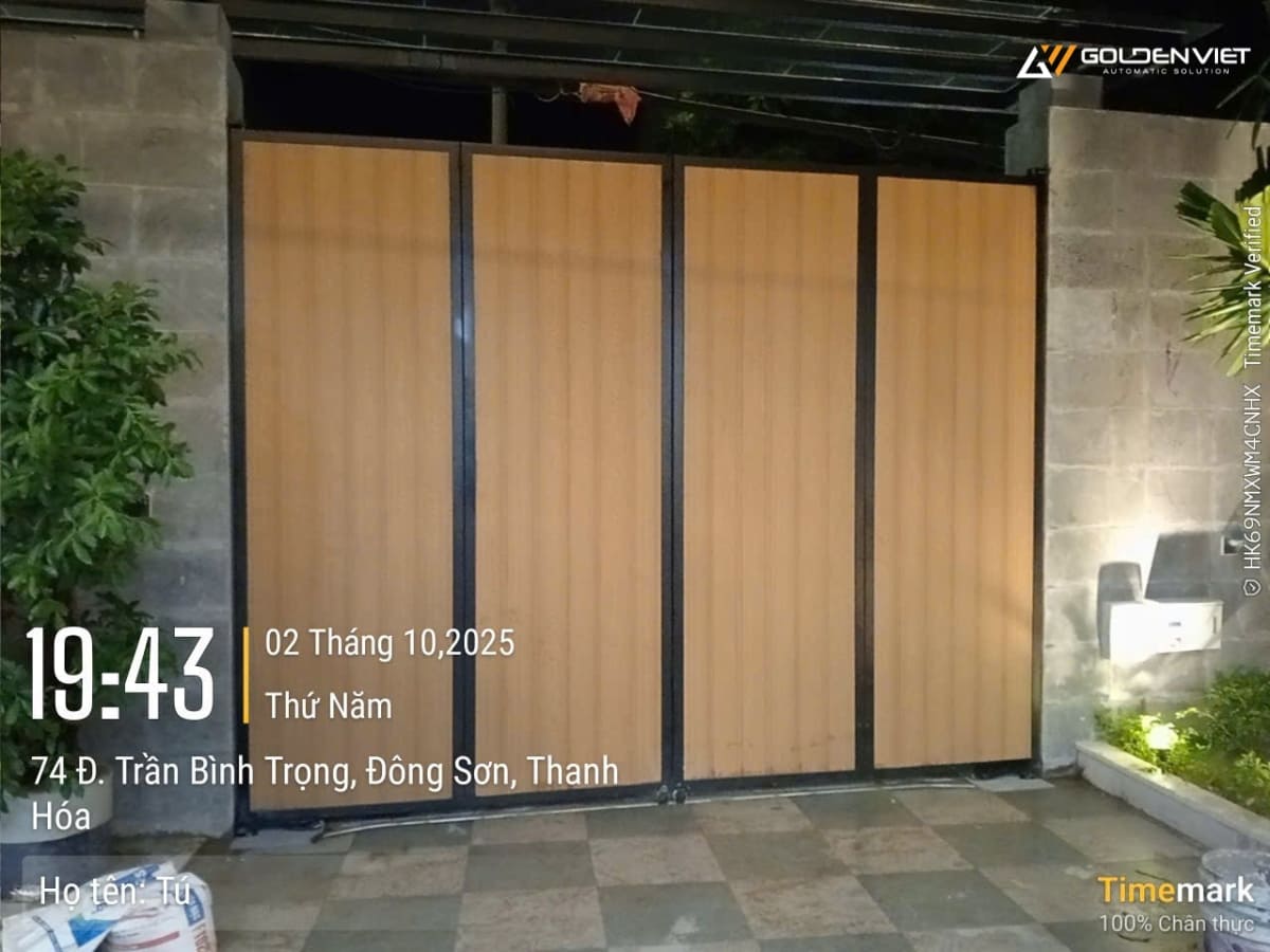 Hình ảnh cổng sắt 4 cánh sau khi lắp đặt