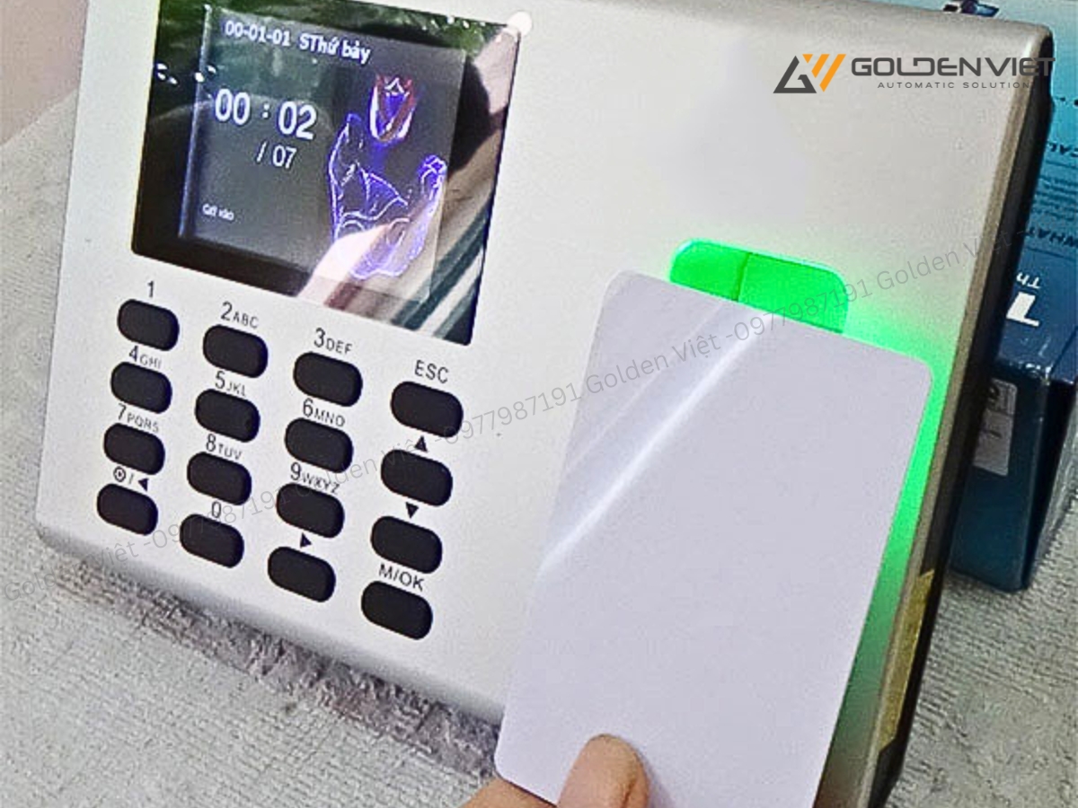 Khắc phục lỗi máy chấm công không nhận thẻ từ