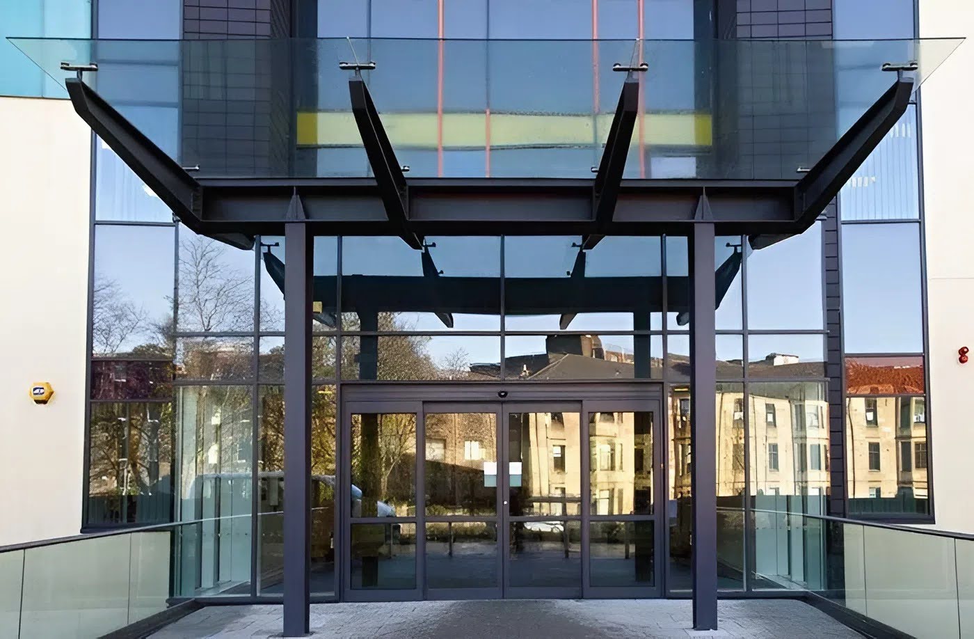 Bí quyết thi công mái kính thành công