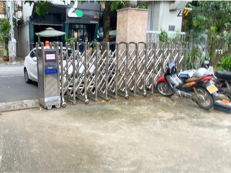 Lý do nên vệ sinh cổng xếp định kỳ