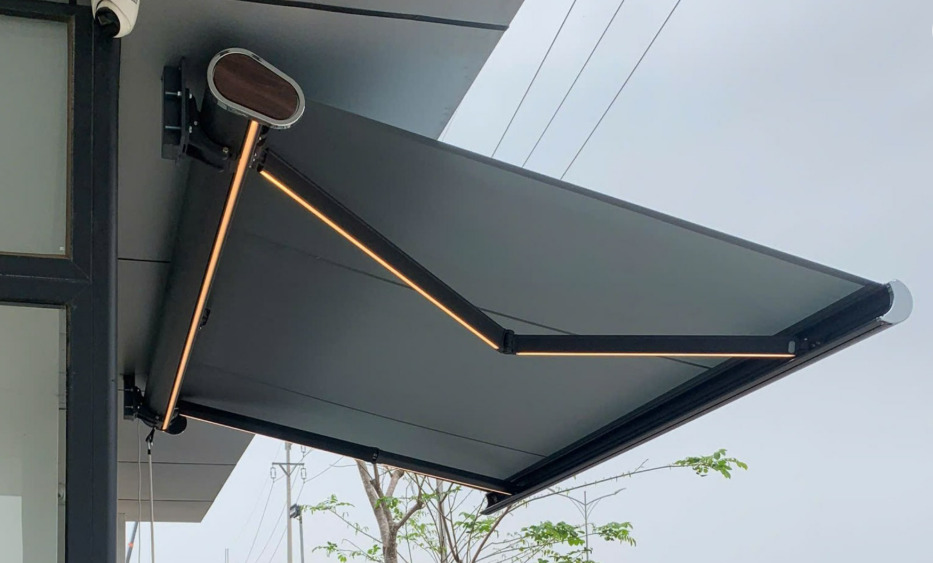 Mái che sân trước nhà sang trọng