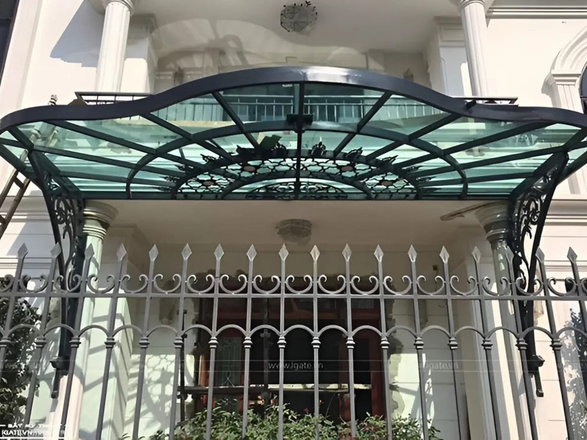 Mái hiên làm bằng kính