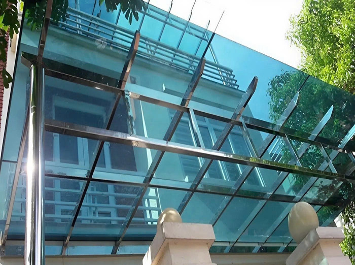 Mái kính cường lực khung inox 