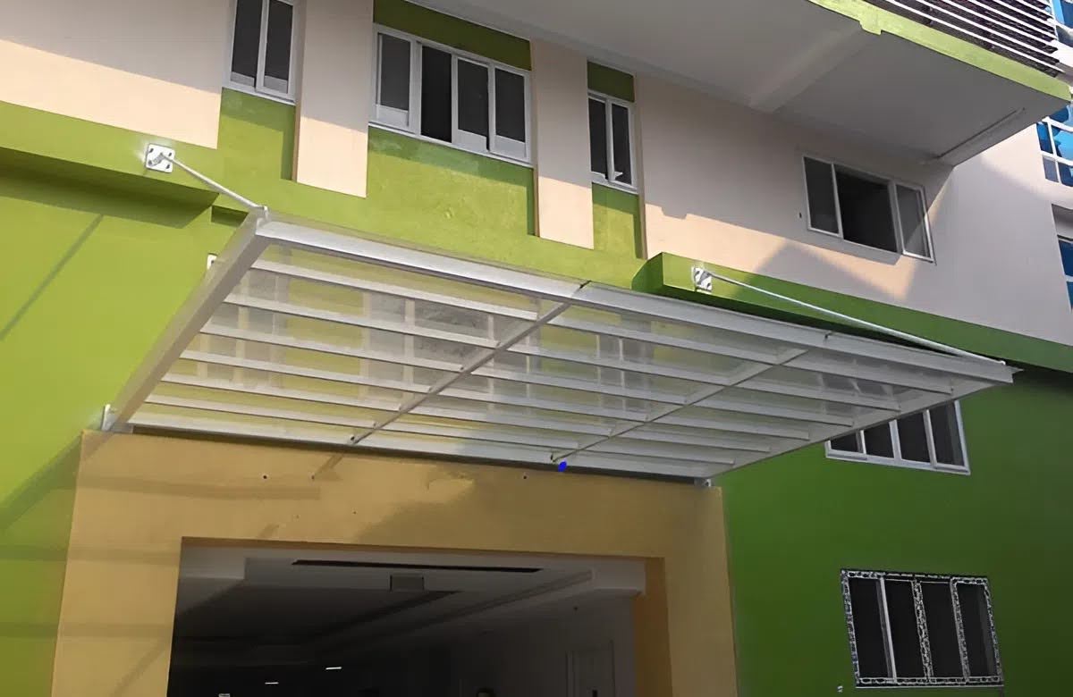 Mái kính cường lực khung nhôm nhẹ