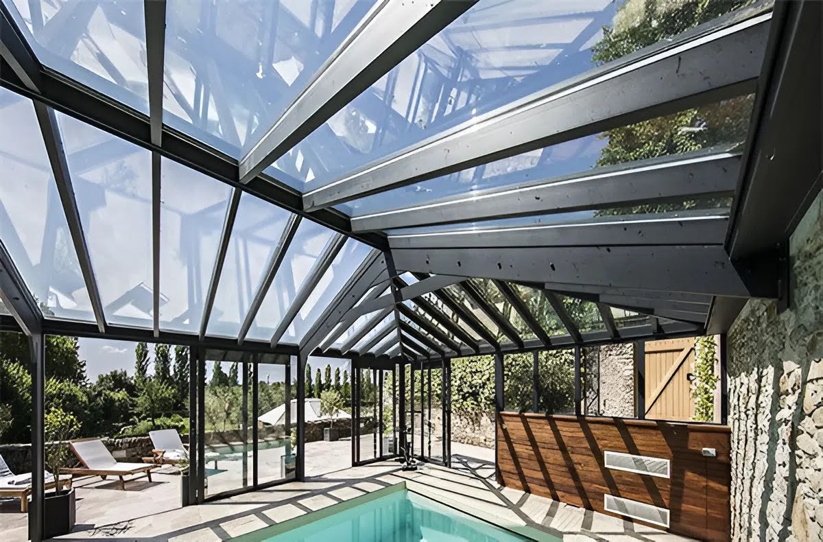 Mái kính cường lực khung sắt