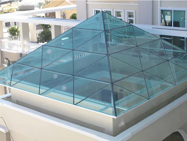 Mái kính cường lực lấy sáng hiệu quả