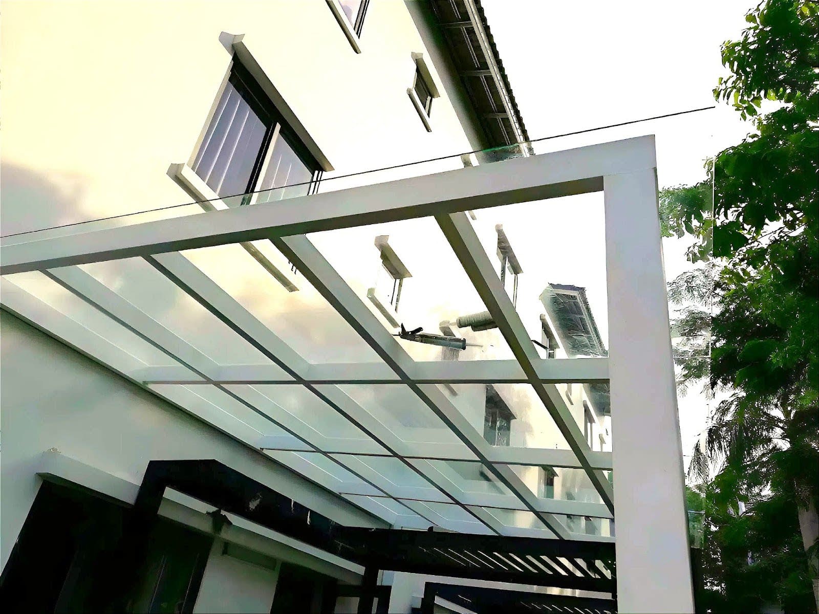 Mái kính cường lực lấy sáng tự nhiên