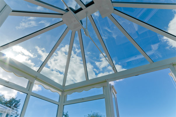 Mẫu mái kính cường lực đơn giản đẹp