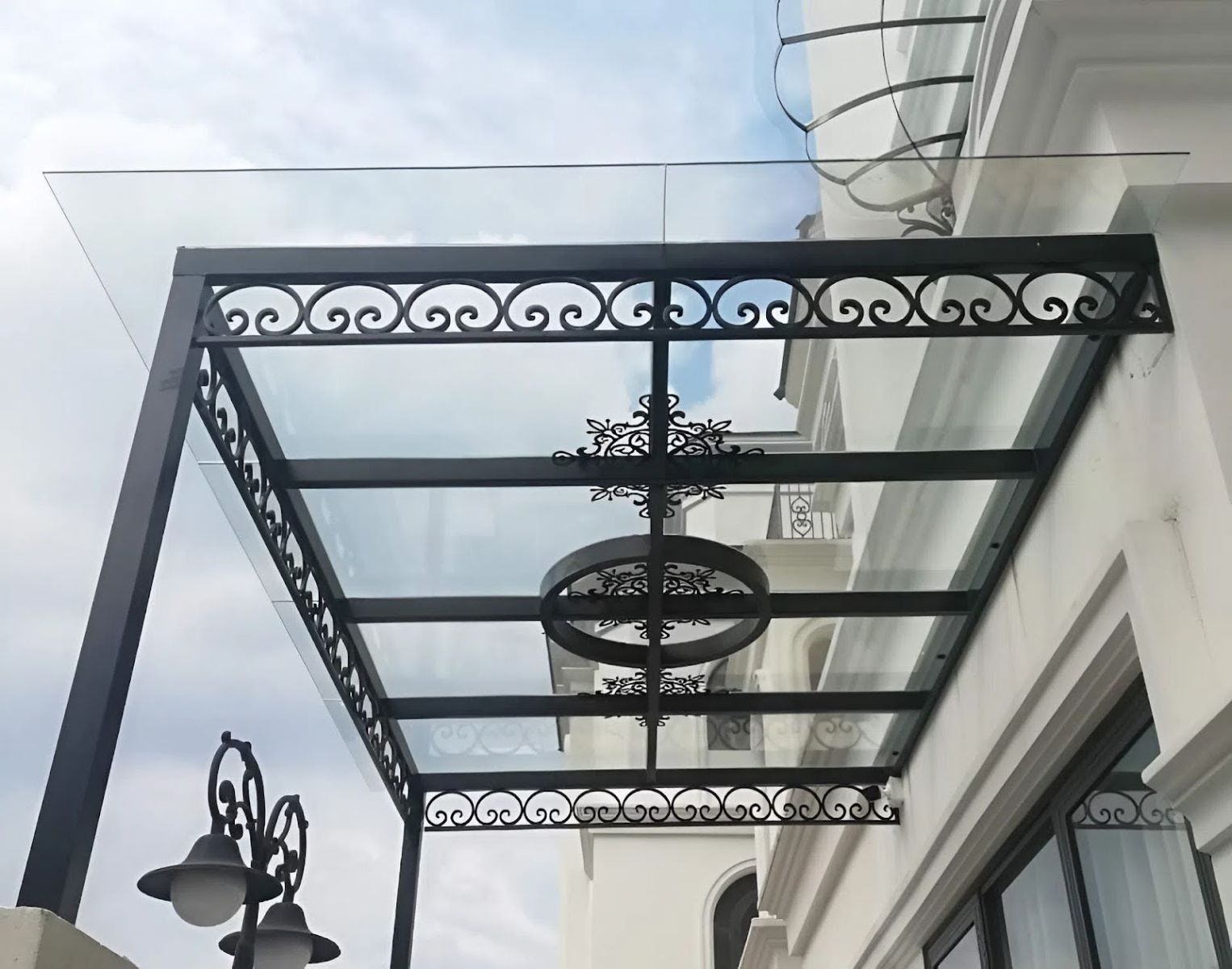 Thiết kế mái kính cường lực tinh tế