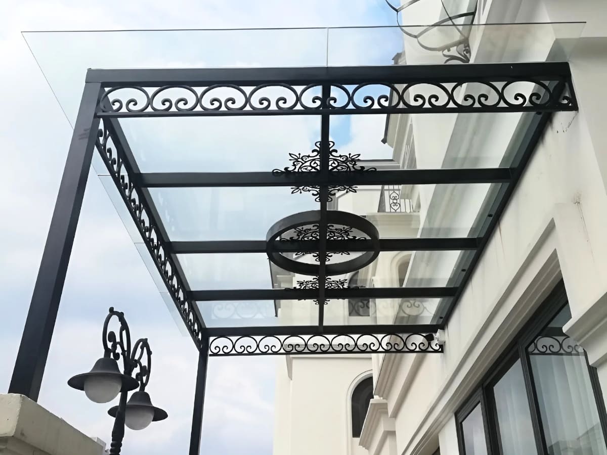 Mái kính đẹp khung sắt đơn giản