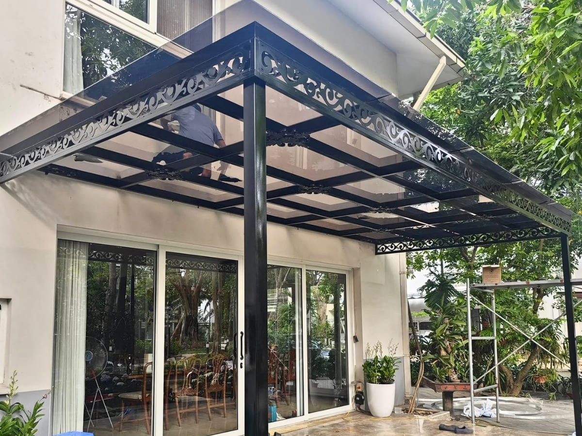 Mẫu mái kính khung sắt