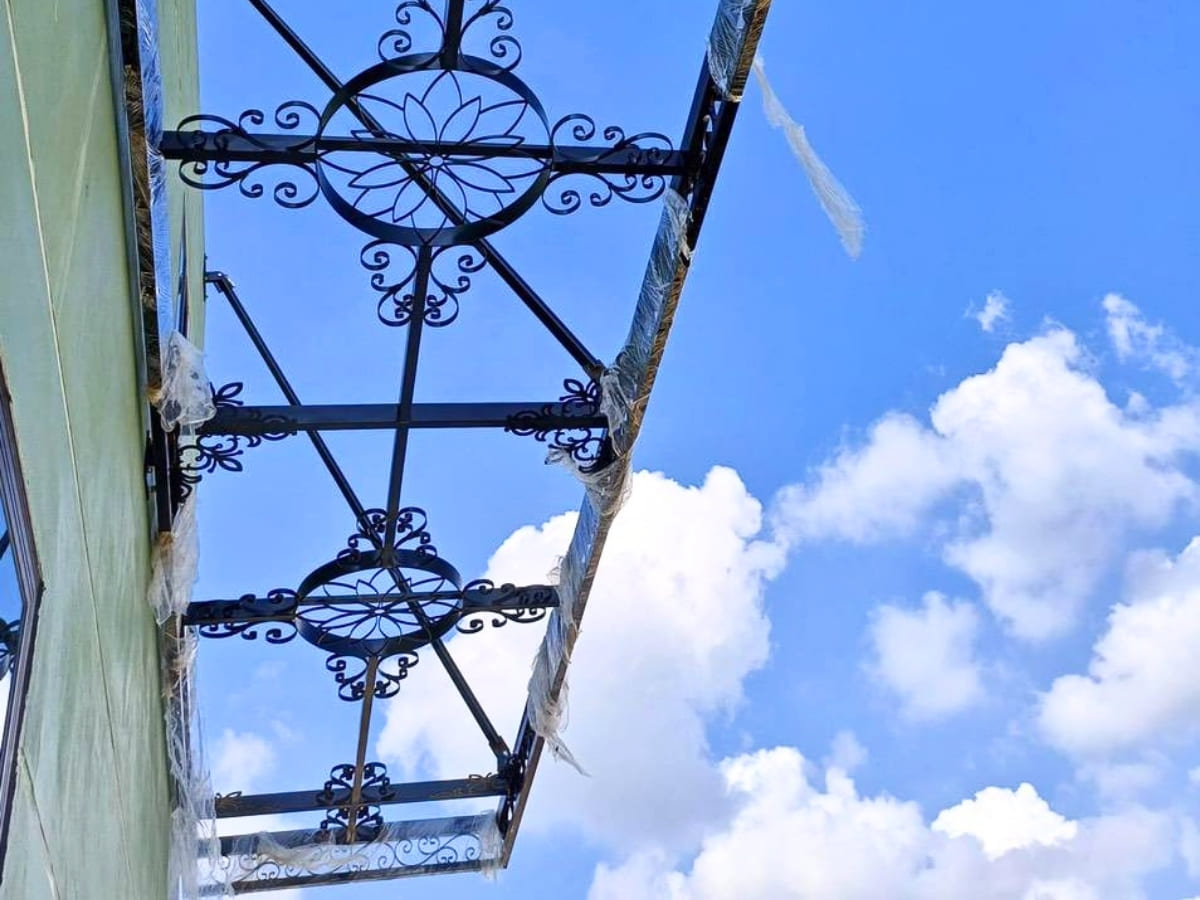 Mẫu mái hiên kính đẹp đơn giản