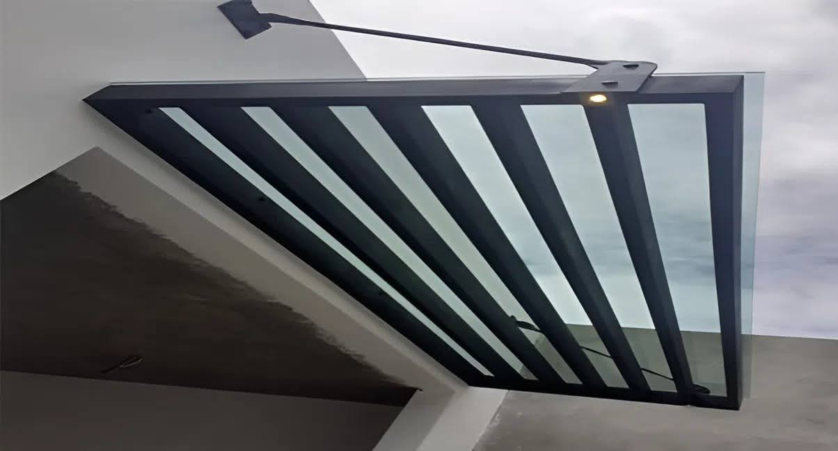 Mái kính khung sắt hộp