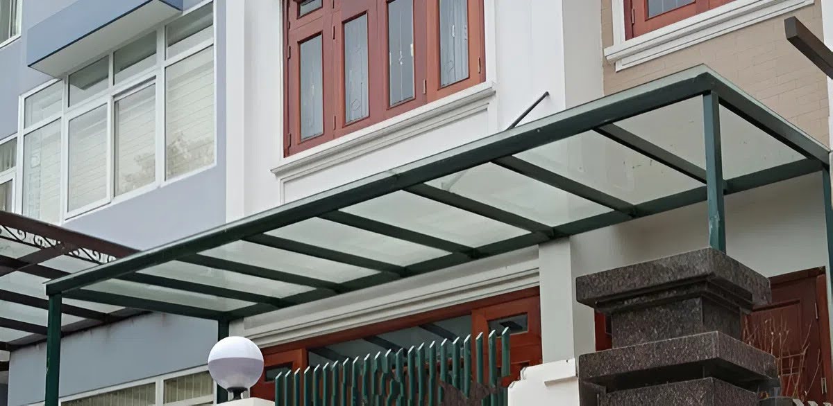 Mái kính khung sắt hộp giúp lấy sáng tối đa