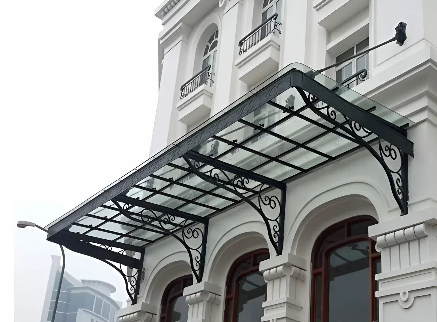 Mái kính khung sắt hộp kính cường lực