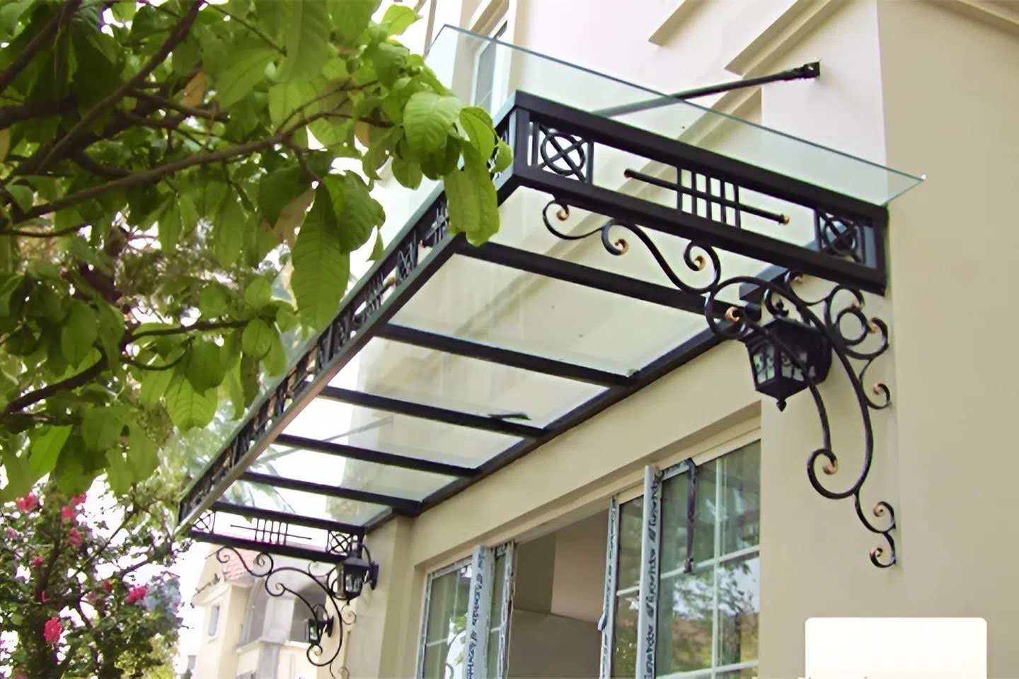 Mái kính sắt hộp ngoài trời sang trọng