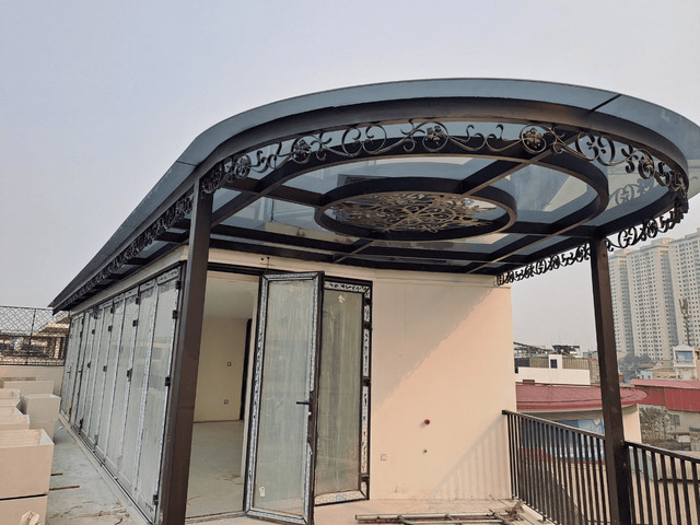 Mái kính khung sắt kết hợp kính cường lực