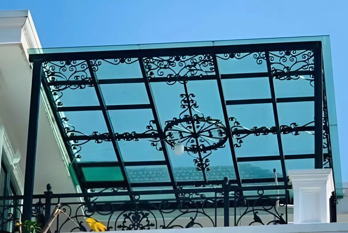 Mẫu mái kính sân thượng đơn giản đẹp