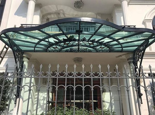 Mái kính sân trước nhà tính thẩm mỹ cao