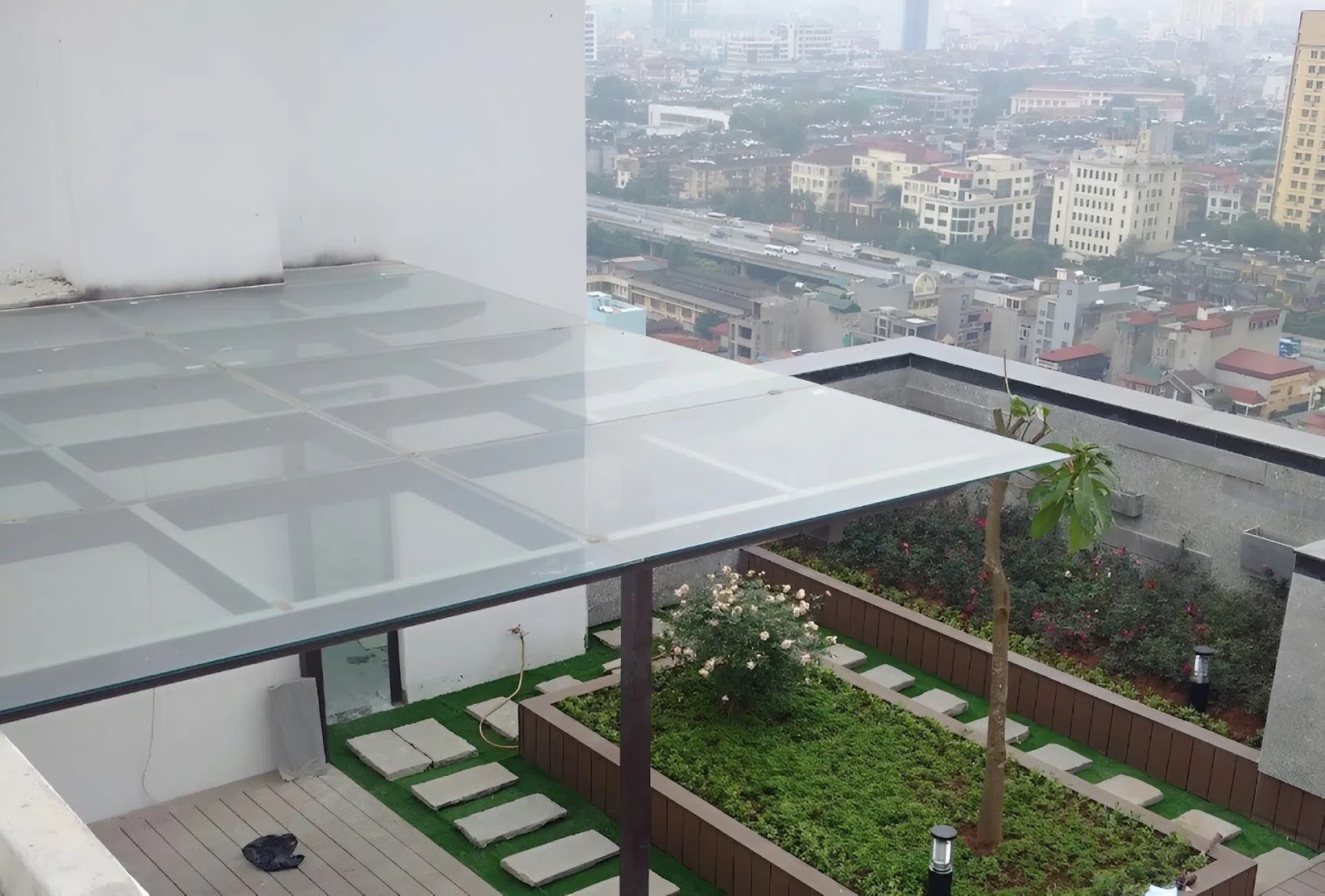 Mái kính sân vườn đẹp, bền