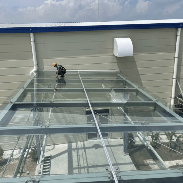 Mái kính sân vườn 