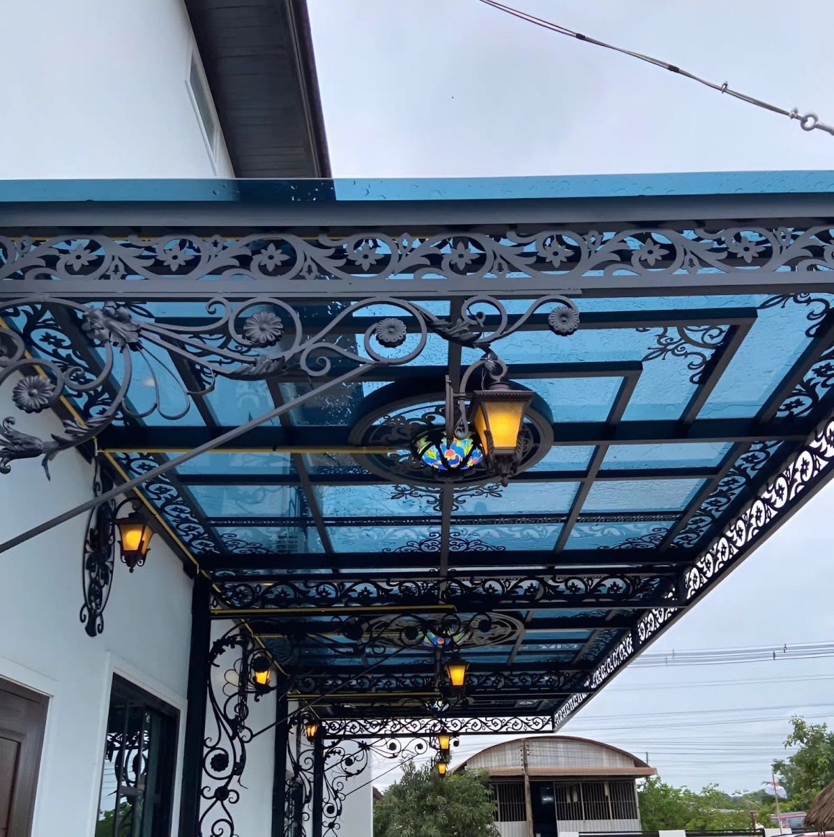 Mái kính sân vườn bền bỉ