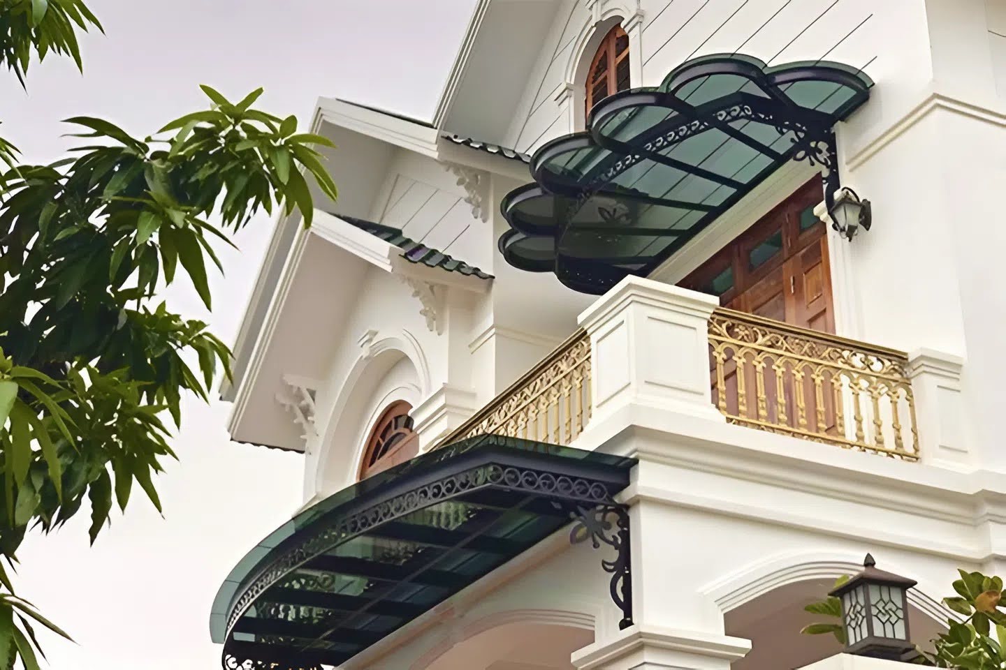 Mái kính khung sắt hộp