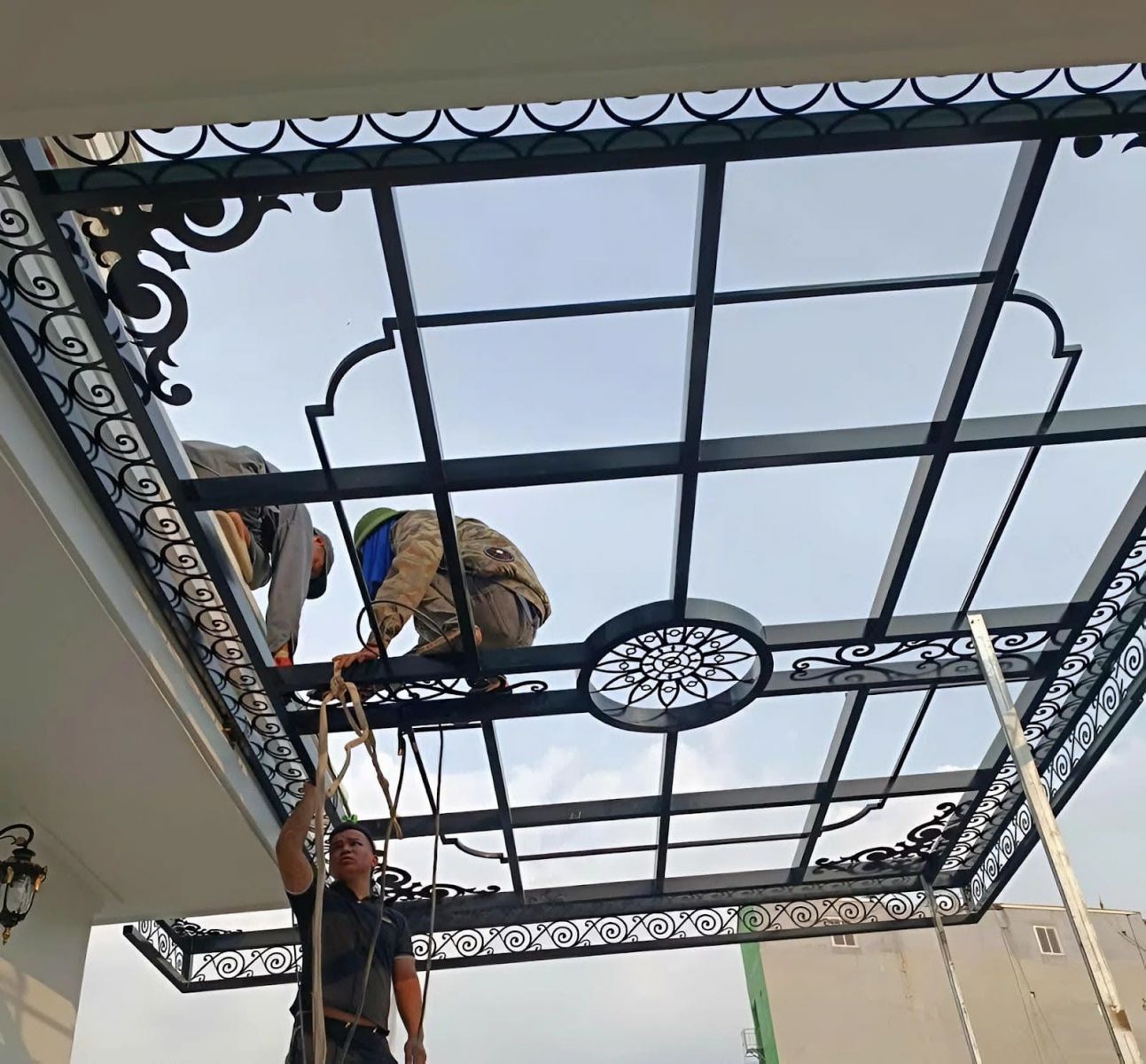 Mái kính khung sắt hộp