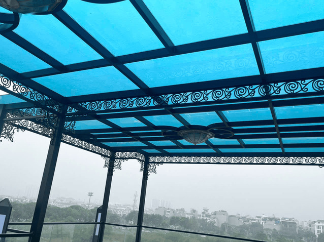 Thi công mái kính sắt hộp