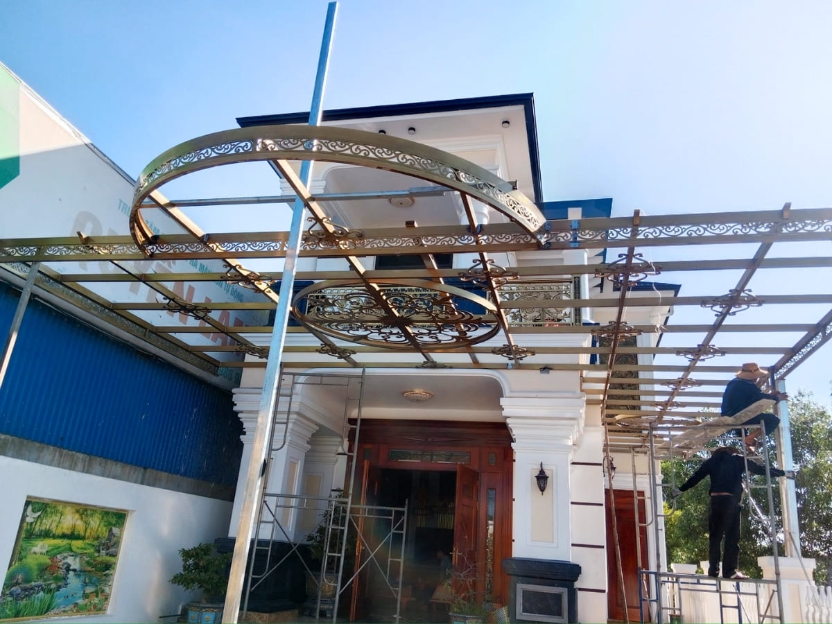 Mái kính cường lực nghệ thuật khung sắt